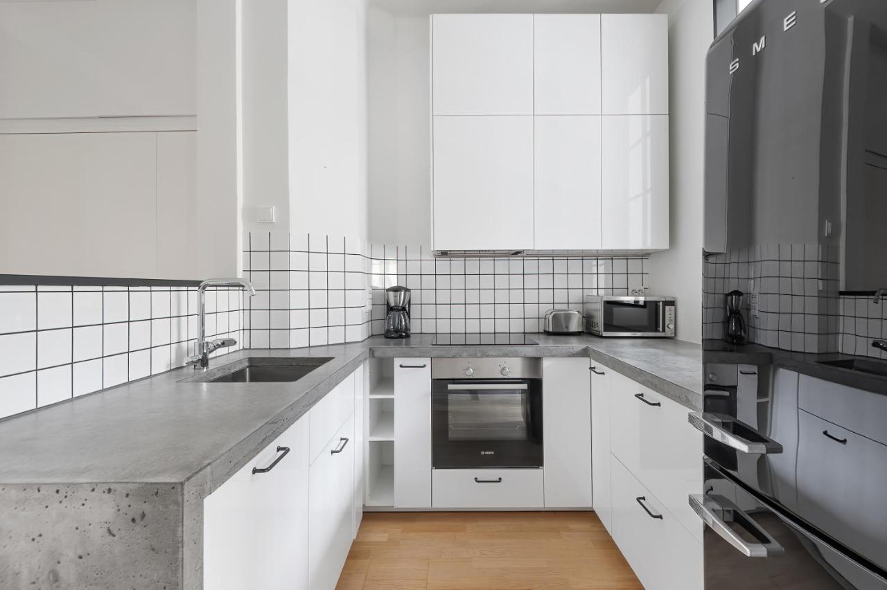 Wehost Fabulous 2Br In Prestigious Punavuori @Iso Roobertinkatu 26 เฮลซิงกิ ภายนอก รูปภาพ